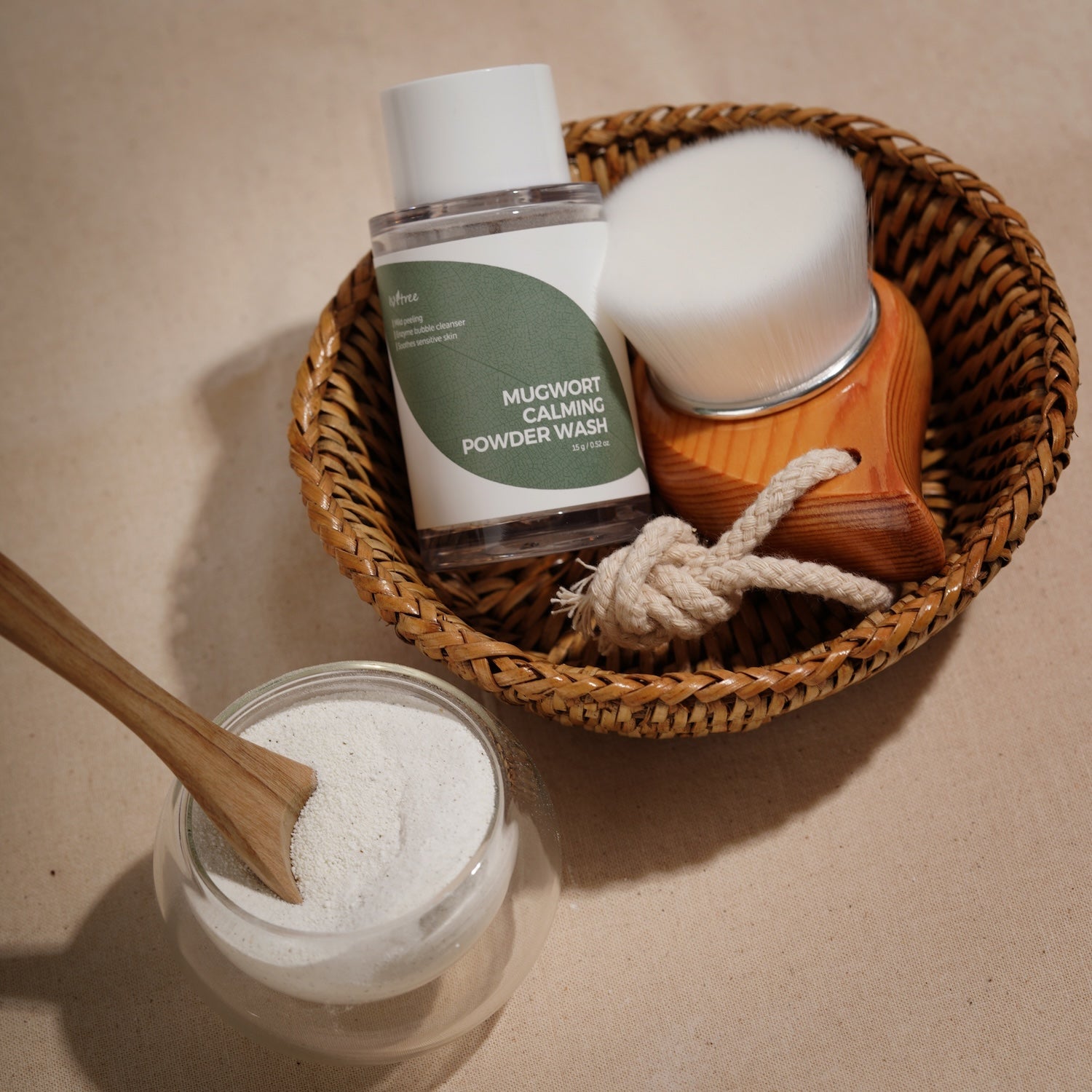 [Isntree] Jabón en polvo calmante de artemisa 15 g